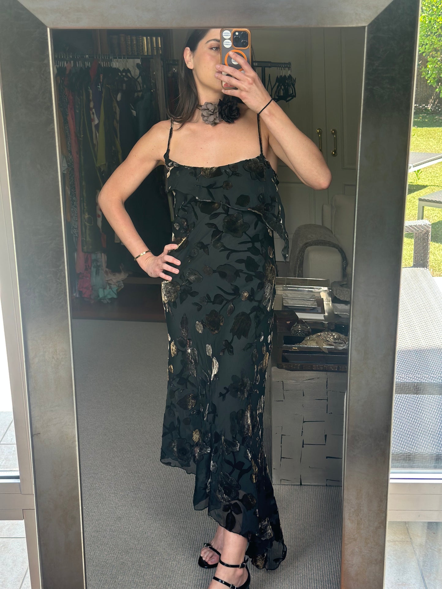Vestido gasa y Velvet asimétrico