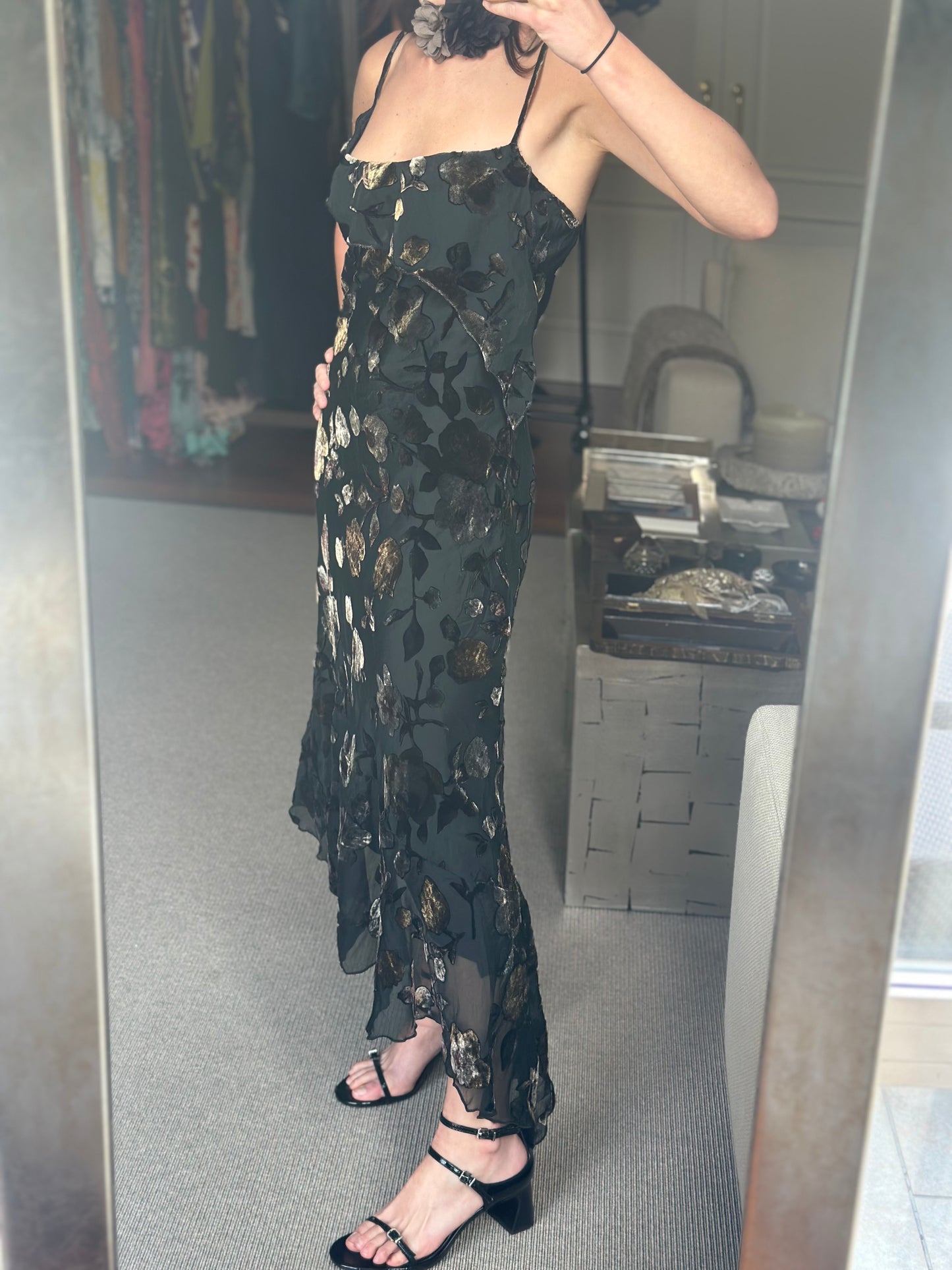 Vestido gasa y Velvet asimétrico