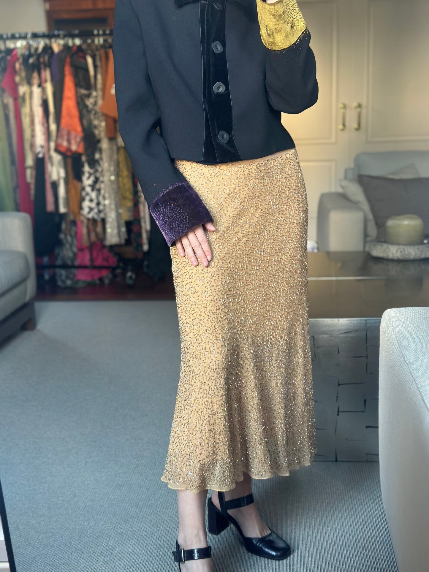 Falda dorada pedrería