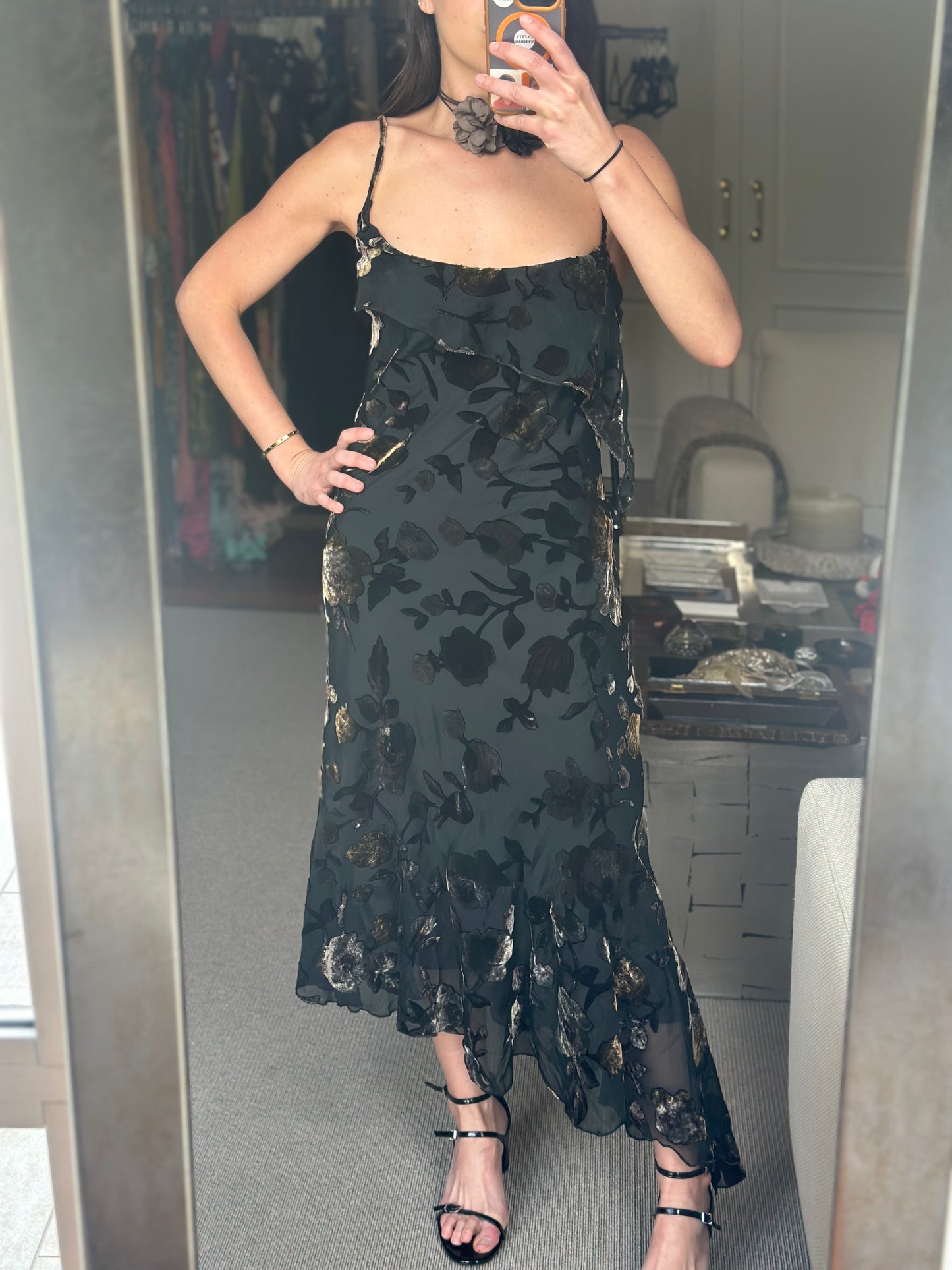 Vestido gasa y Velvet asimétrico