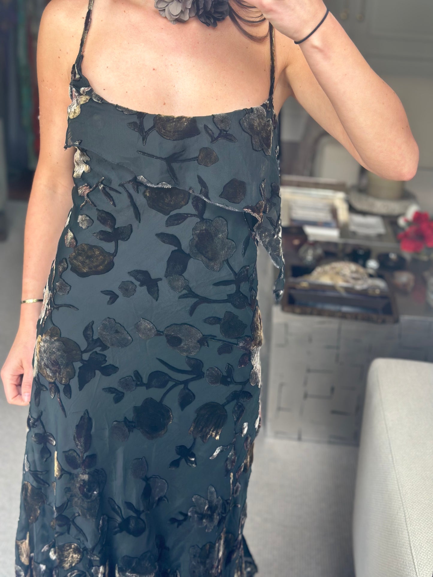 Vestido gasa y Velvet asimétrico